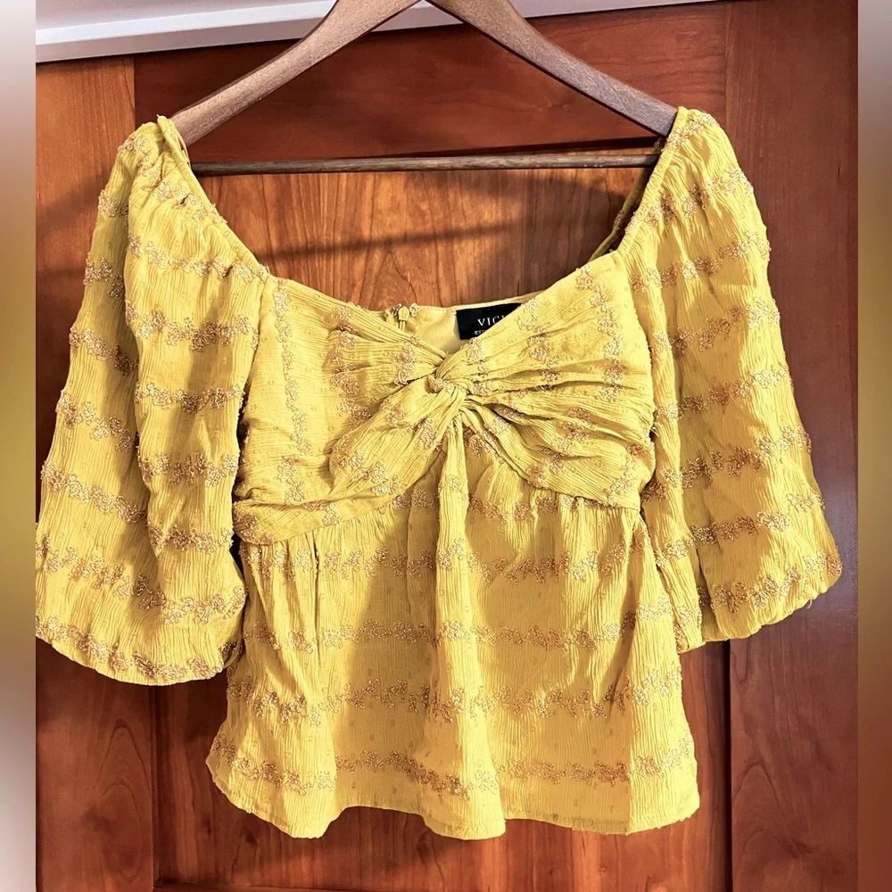 Yellow top - Picture 1 of 3